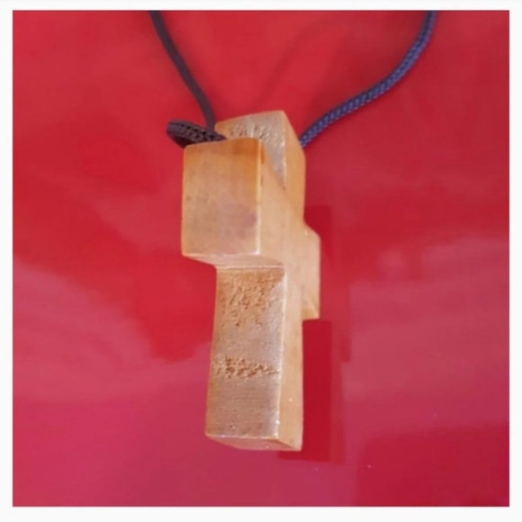 Religious wood cross necklace & bracelet pre owned - Picture 4 of 10